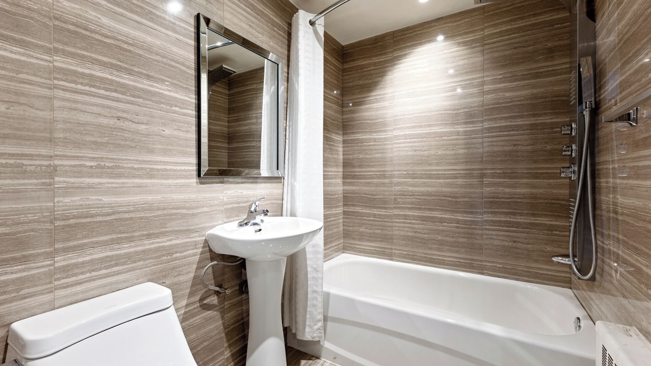 Photo of Bathroom in Dorval