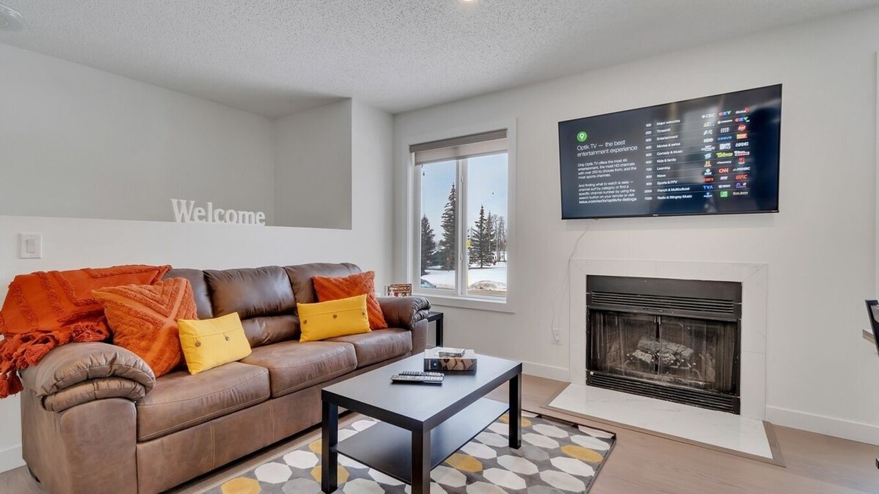 Photo of Livingroom in Southeast Edmonton