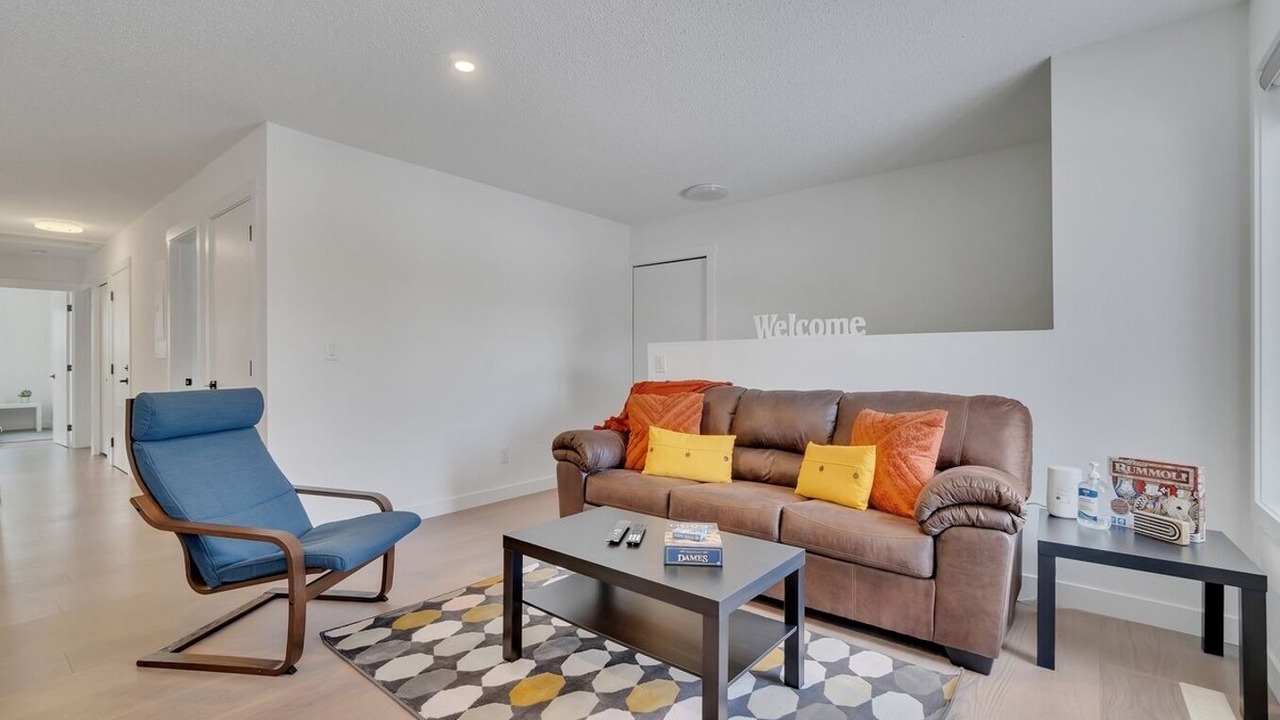 Photo of Livingroom in Southeast Edmonton
