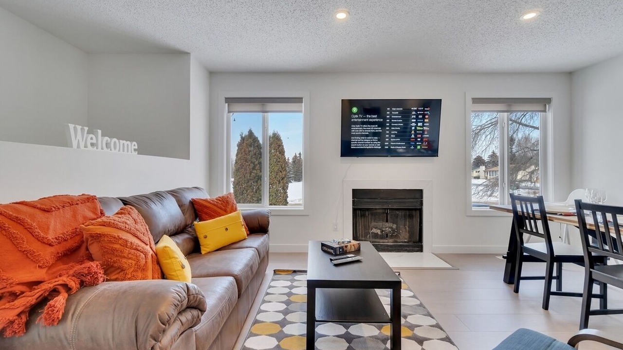 Photo of Livingroom in Southeast Edmonton