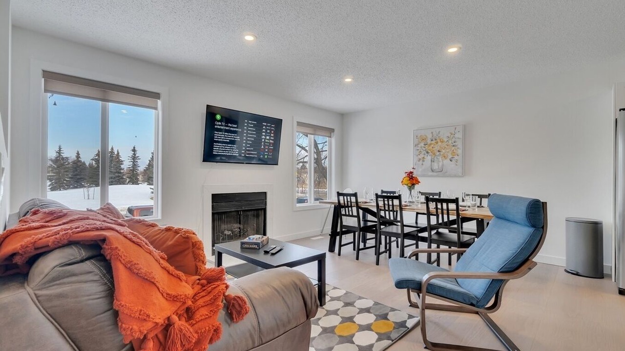 Photo of Livingroom in Southeast Edmonton