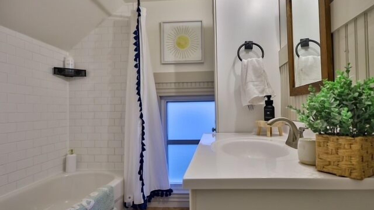 Photo of Bathroom in Elliston