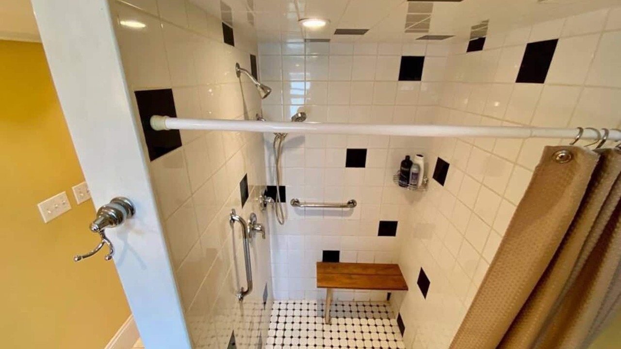 Photo of Bathroom in Quidi Vidi