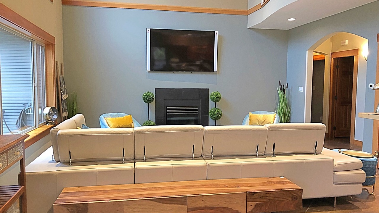 Photo of Livingroom in Central Saanich