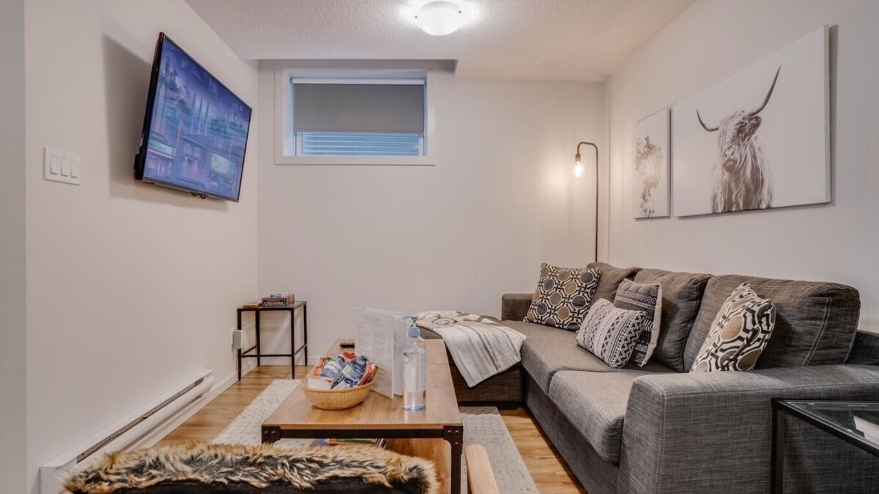 Photo of Livingroom in Jasper Place