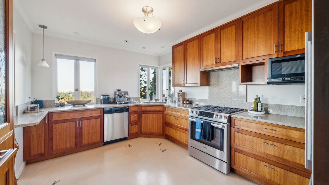Photo of Kitchen in Shepherd Canyon