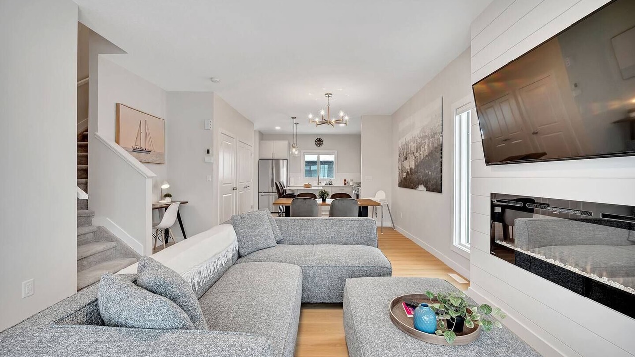 Photo of Livingroom in Division No. 11