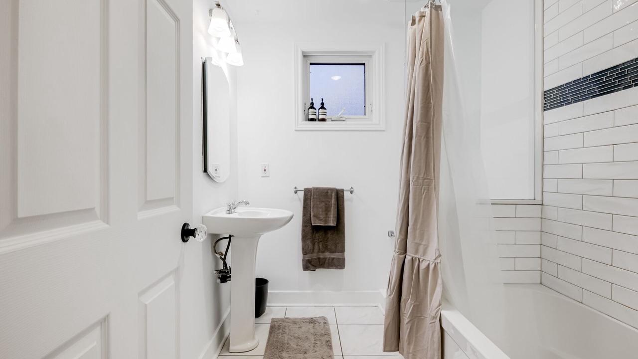 Photo of Bathroom in Cabbagetown