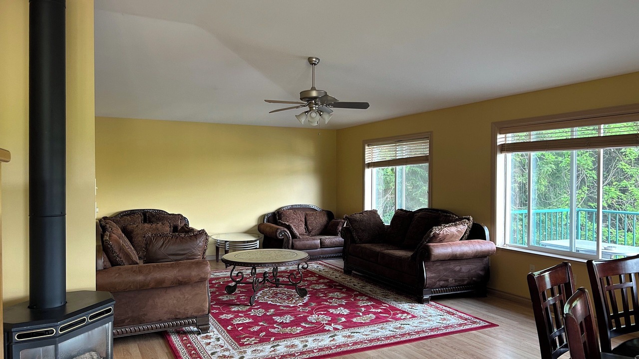 Photo of Livingroom in Langley