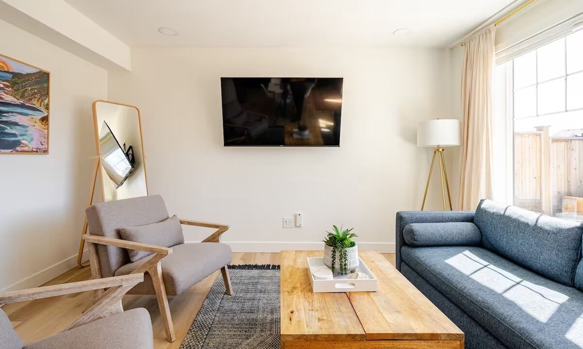 Photo of Livingroom in Colwood