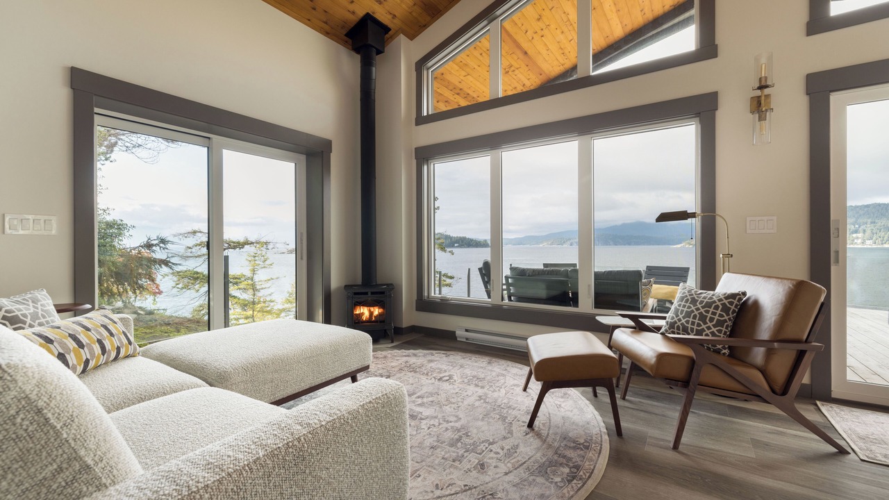 Photo of Livingroom in Madeira Park