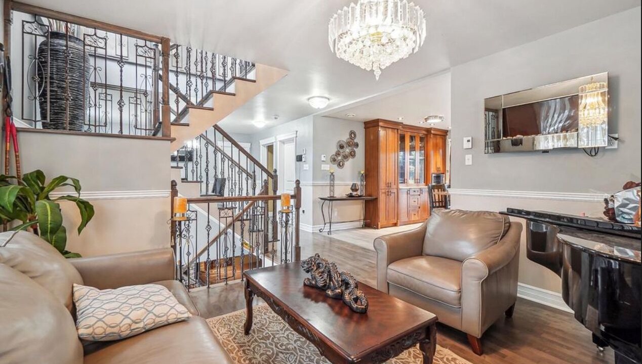 Photo of Livingroom in Pointe-aux-Trembles