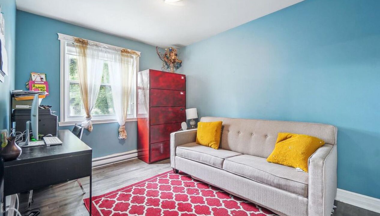 Photo of Livingroom in Pointe-aux-Trembles