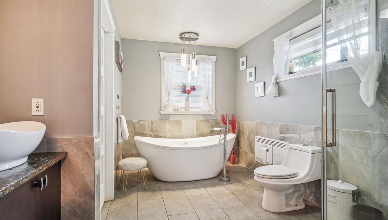 Photo of Bathroom in Pointe-aux-Trembles