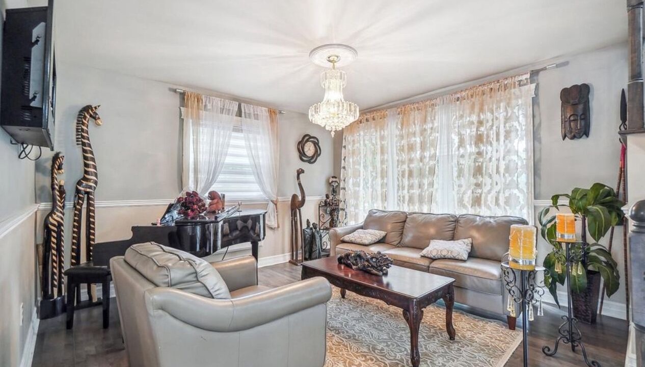 Photo of Livingroom in Pointe-aux-Trembles