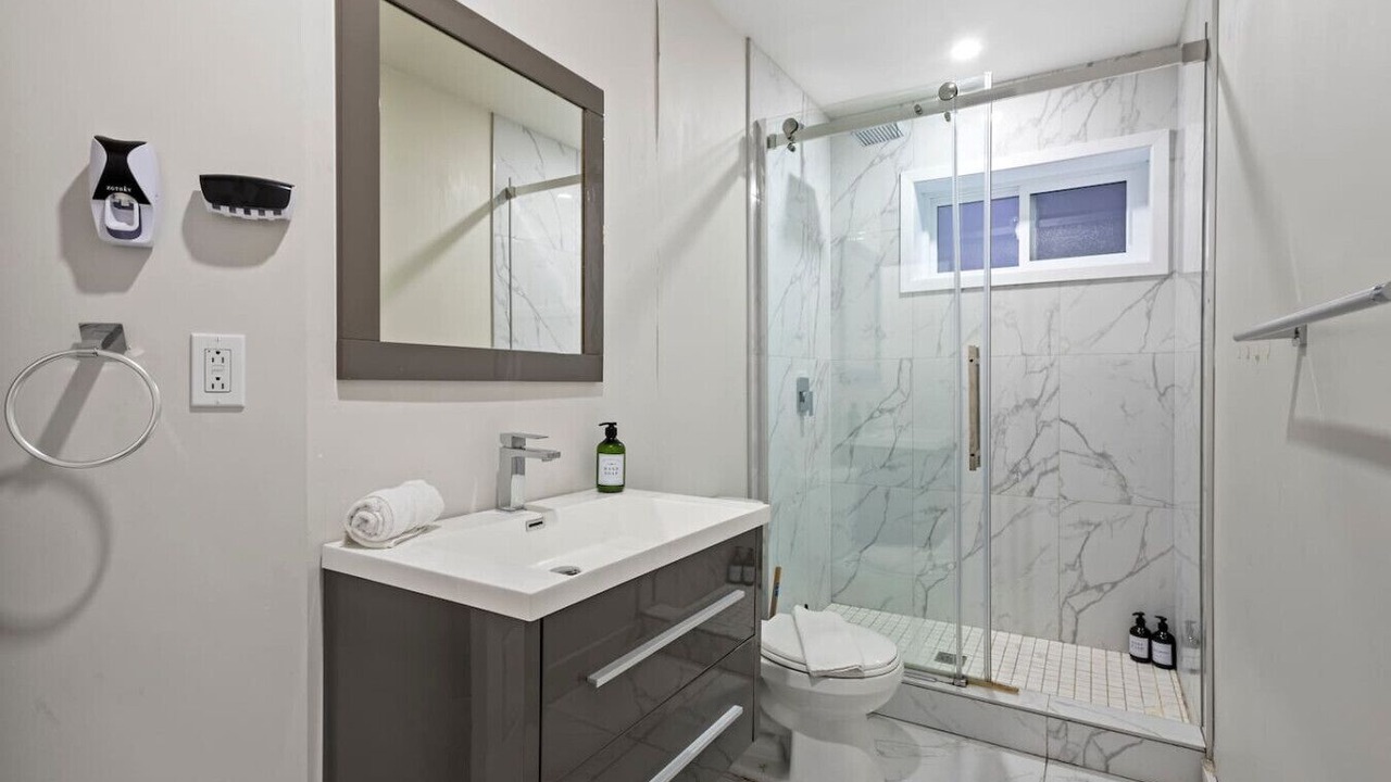 Photo of Bathroom in Cote-Des-Neiges—Notre-Dame-De-Grace
