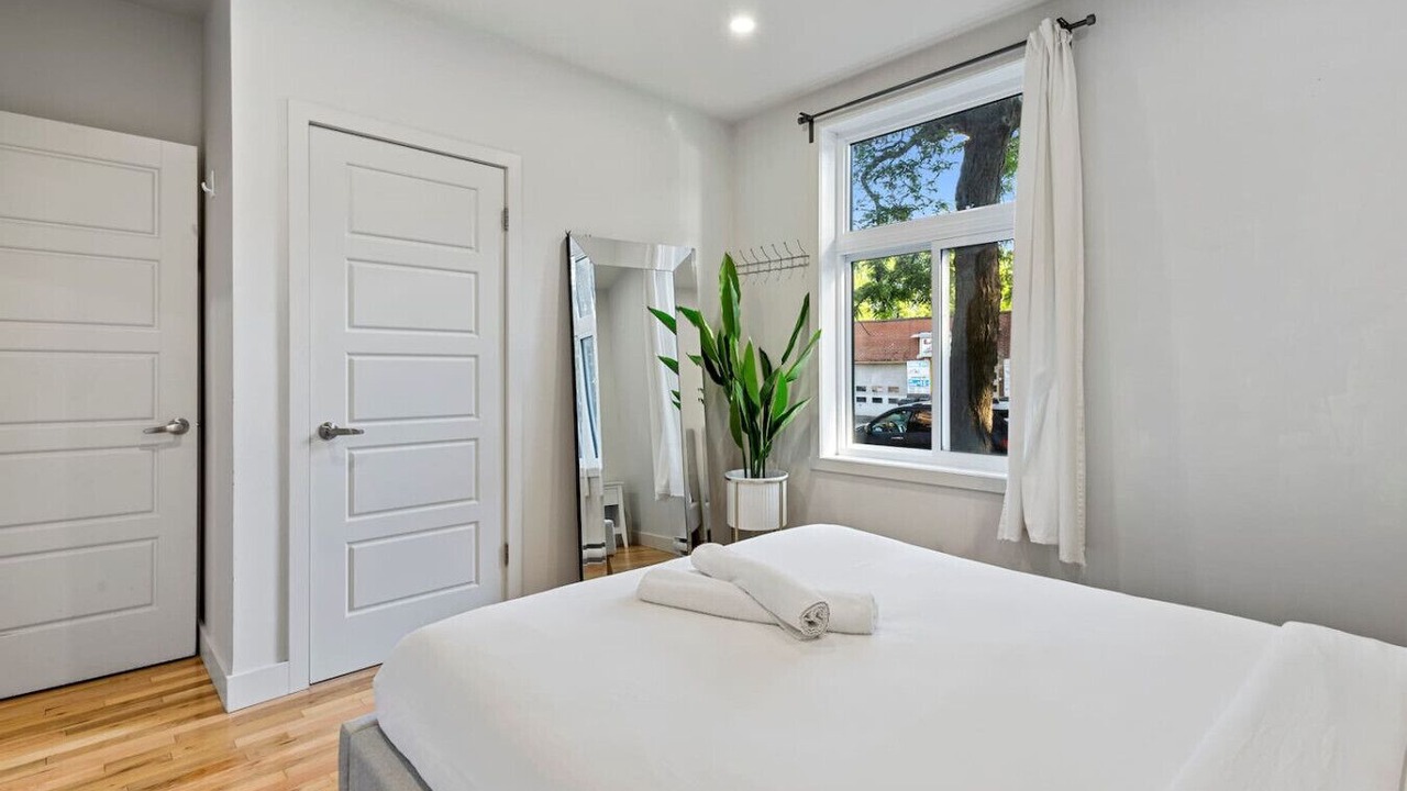 Photo of Bedroom in Cote-Des-Neiges—Notre-Dame-De-Grace
