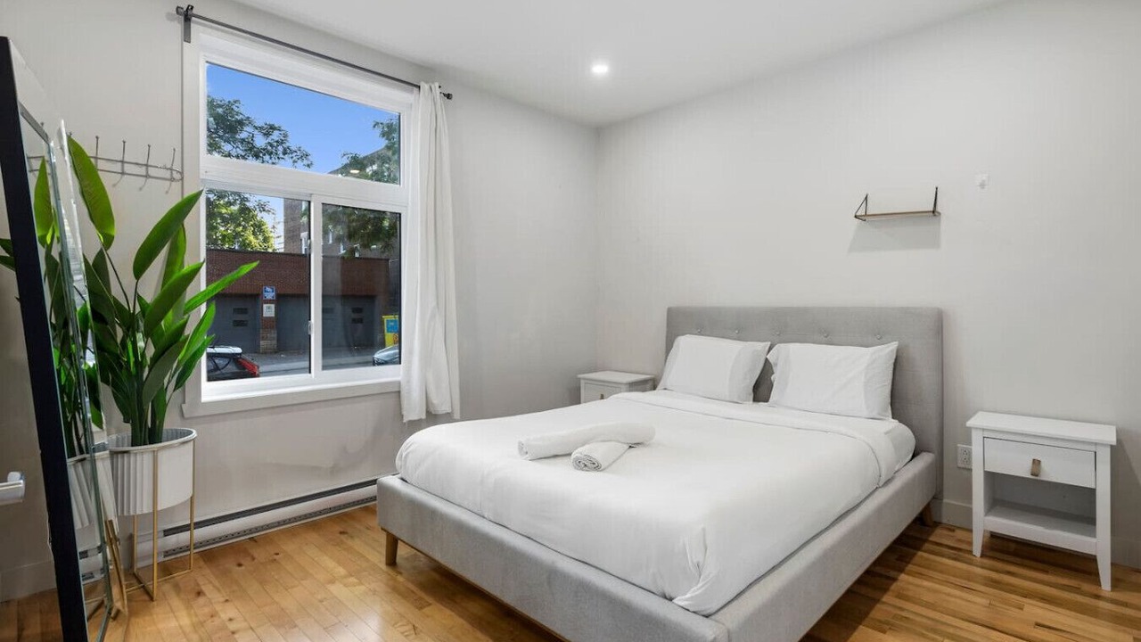 Photo of Bedroom in Cote-Des-Neiges—Notre-Dame-De-Grace