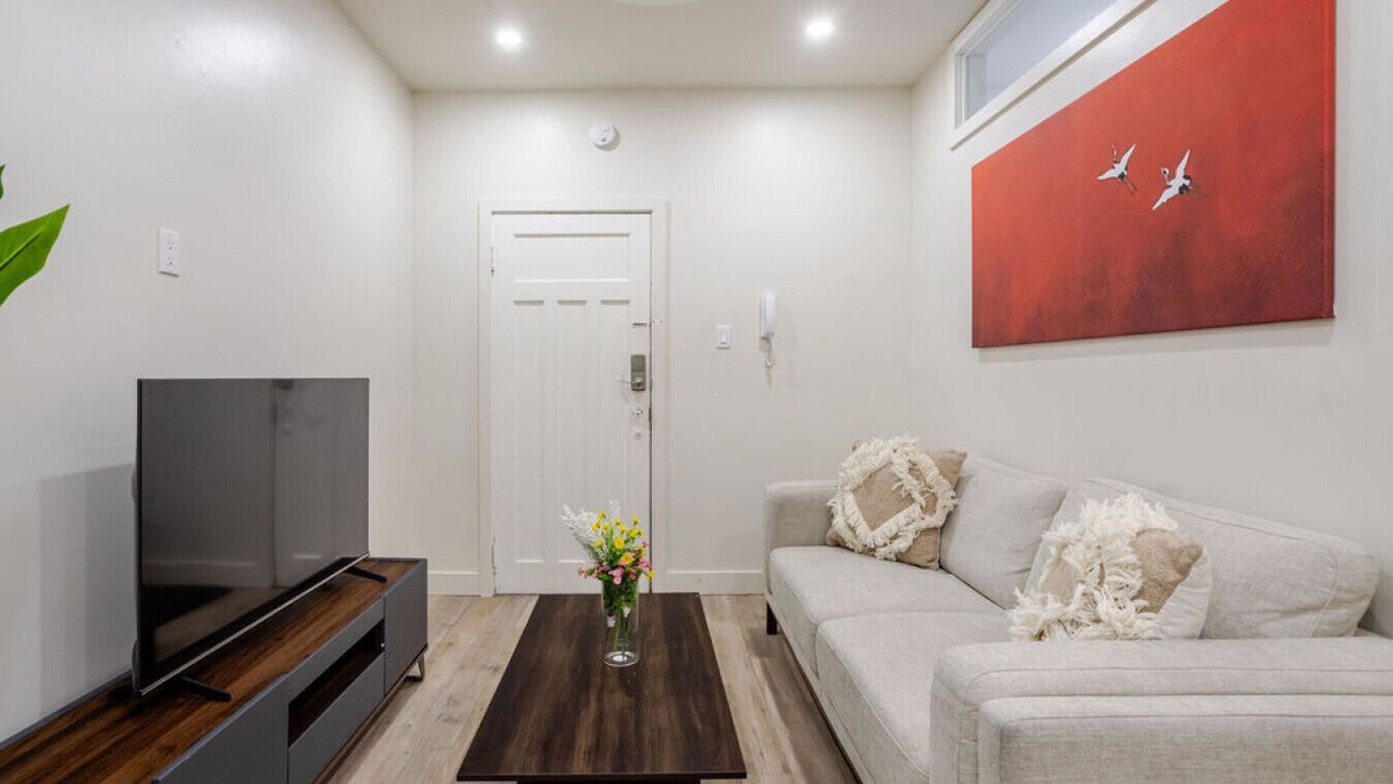Photo of Livingroom in Cote-Des-Neiges—Notre-Dame-De-Grace