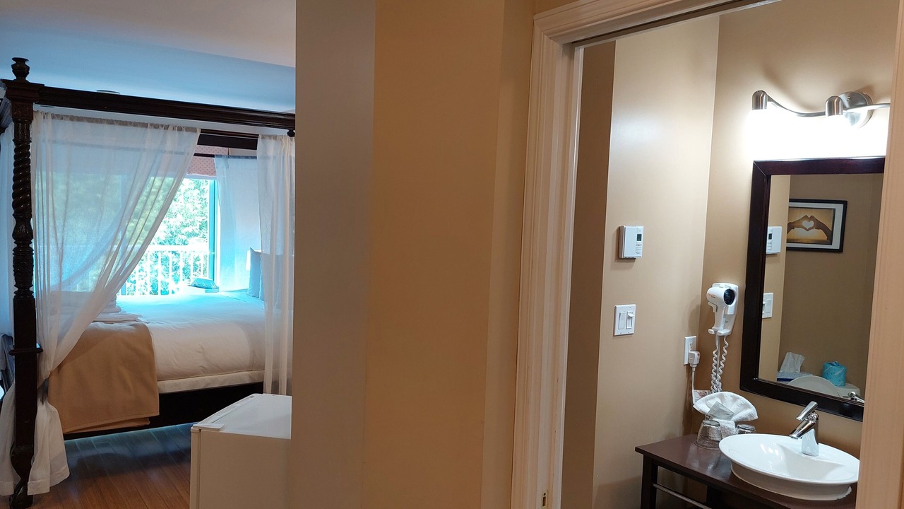 Photo of Bedroom in Saint-Sauveur
