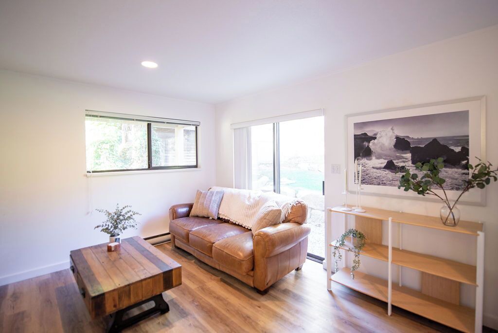 Photo of Livingroom in West Sechelt
