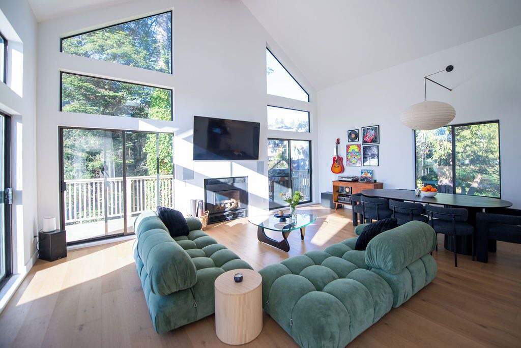 Photo of Livingroom in West Sechelt