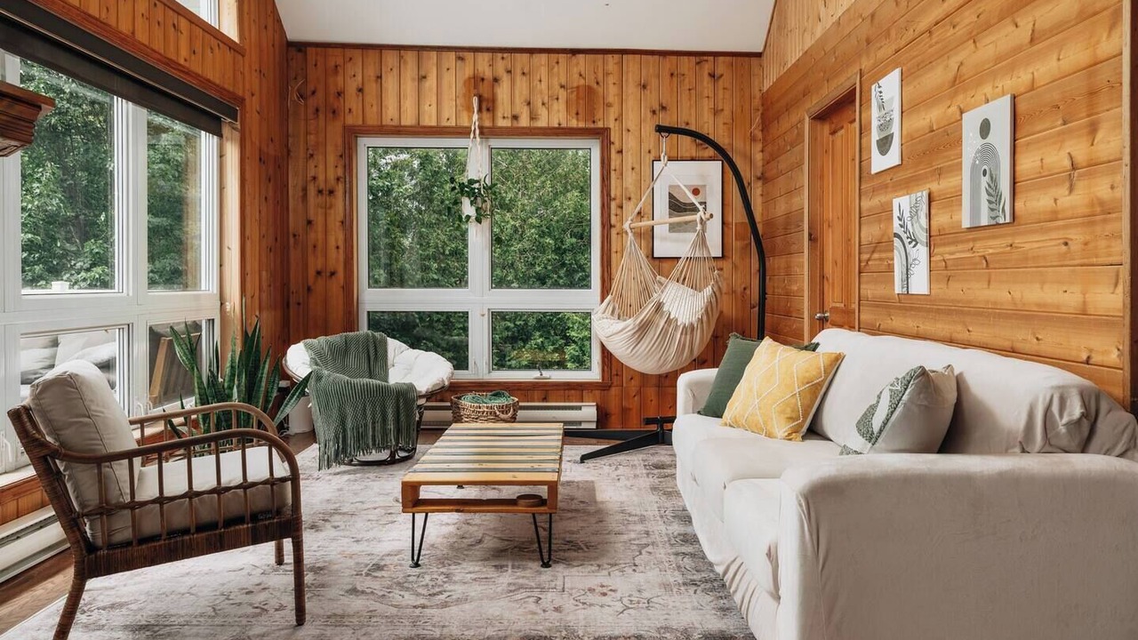 Photo of Livingroom in Sainte-Marguerite-du-Lac-Masson