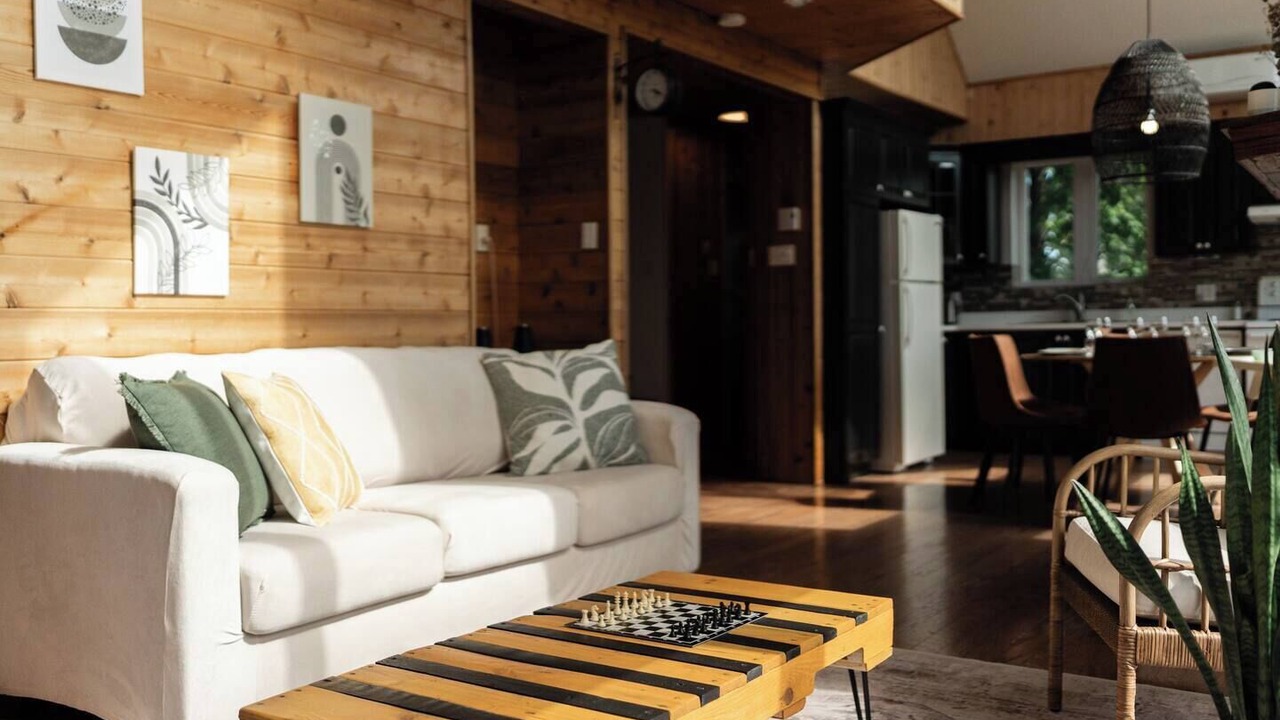 Photo of Livingroom in Sainte-Marguerite-du-Lac-Masson