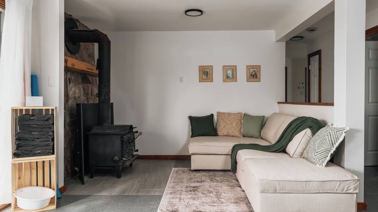 Photo of Livingroom in Sainte-Marguerite-du-Lac-Masson