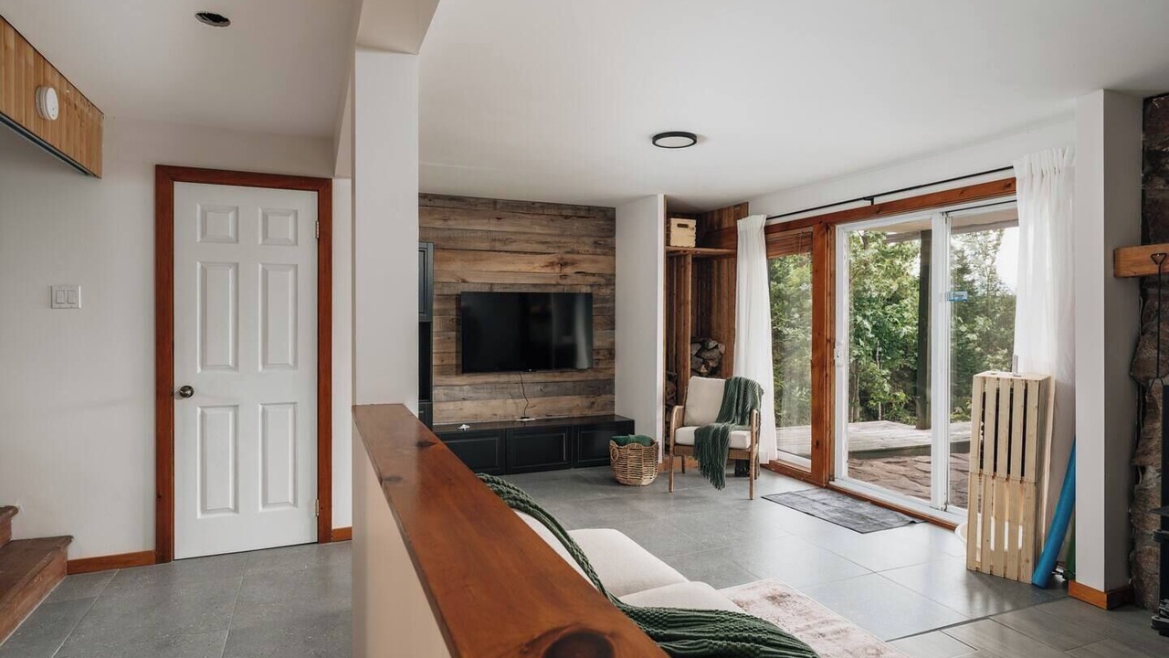 Photo of Livingroom in Sainte-Marguerite-du-Lac-Masson