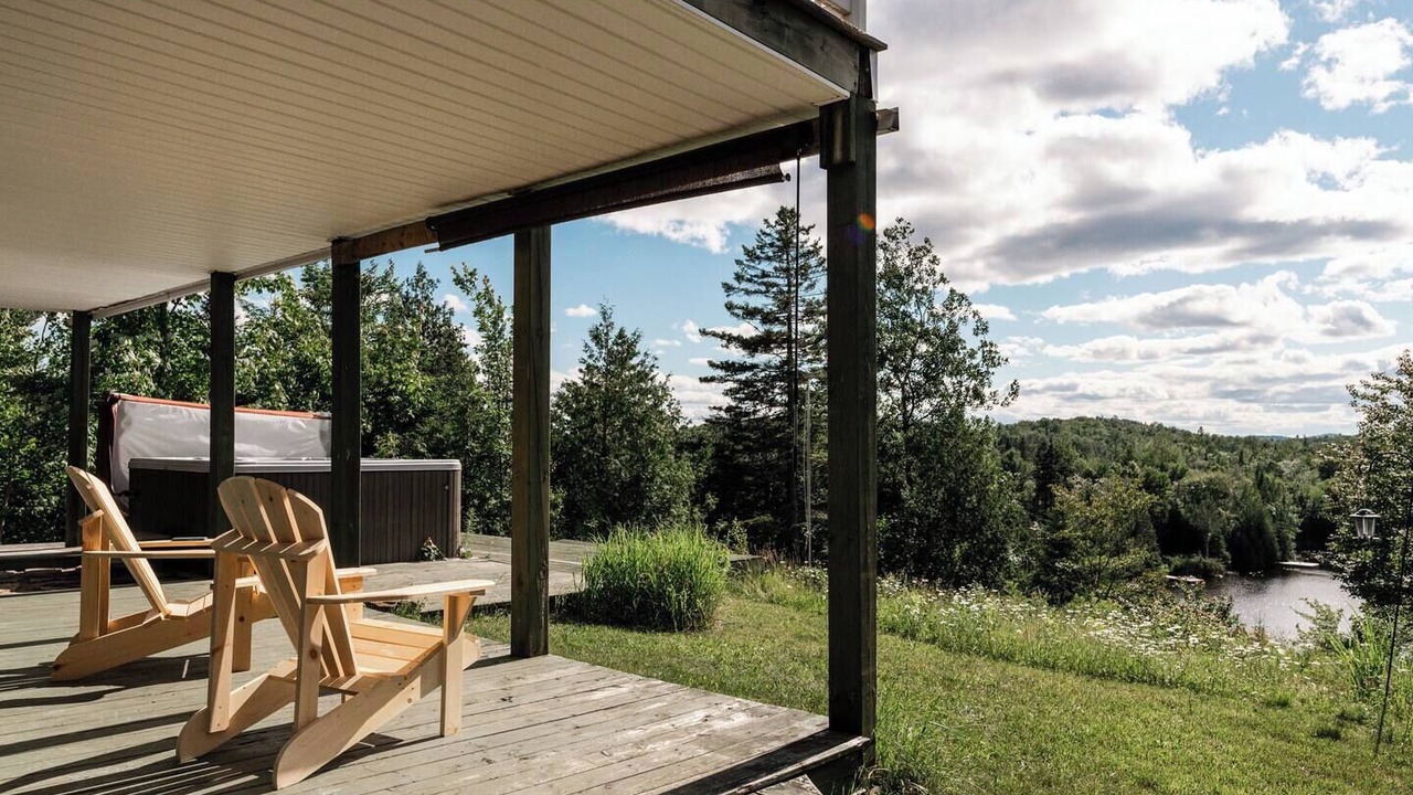 Photo of Patio Balcony in Sainte-Marguerite-du-Lac-Masson
