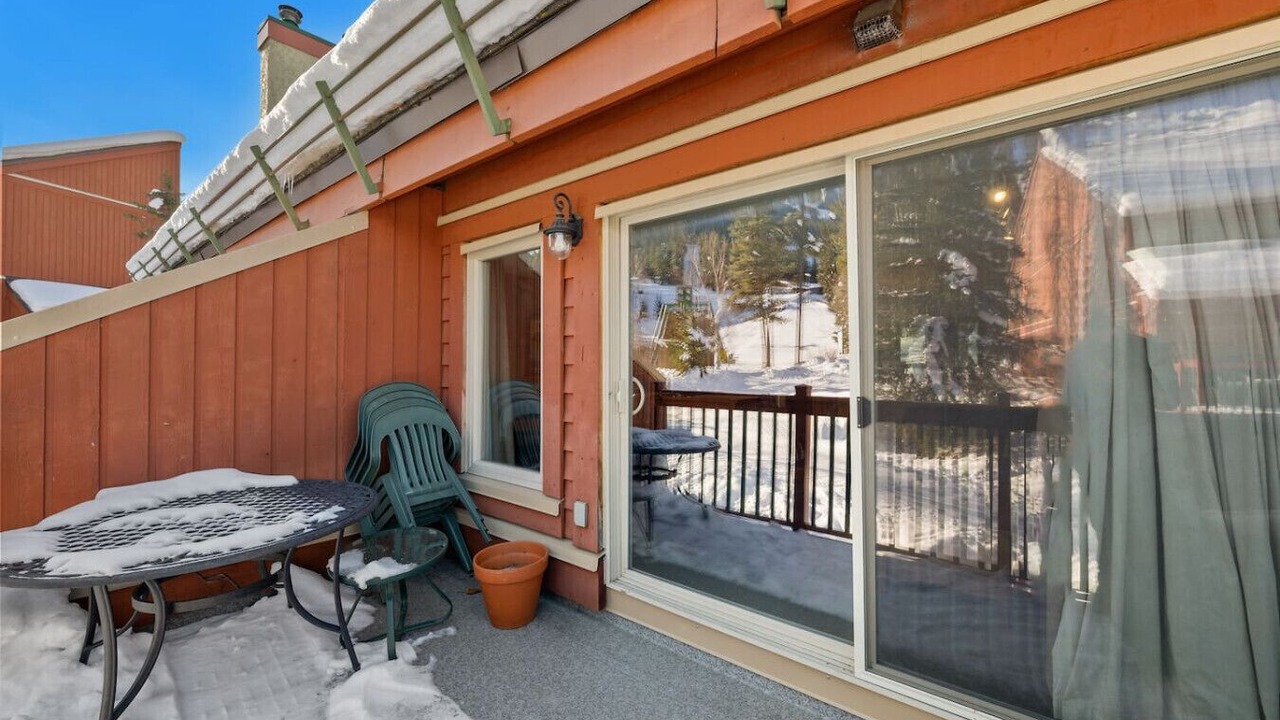 Photo of Patio Balcony in East Kootenay