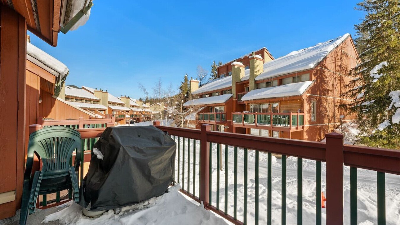 Photo of Patio Balcony in East Kootenay