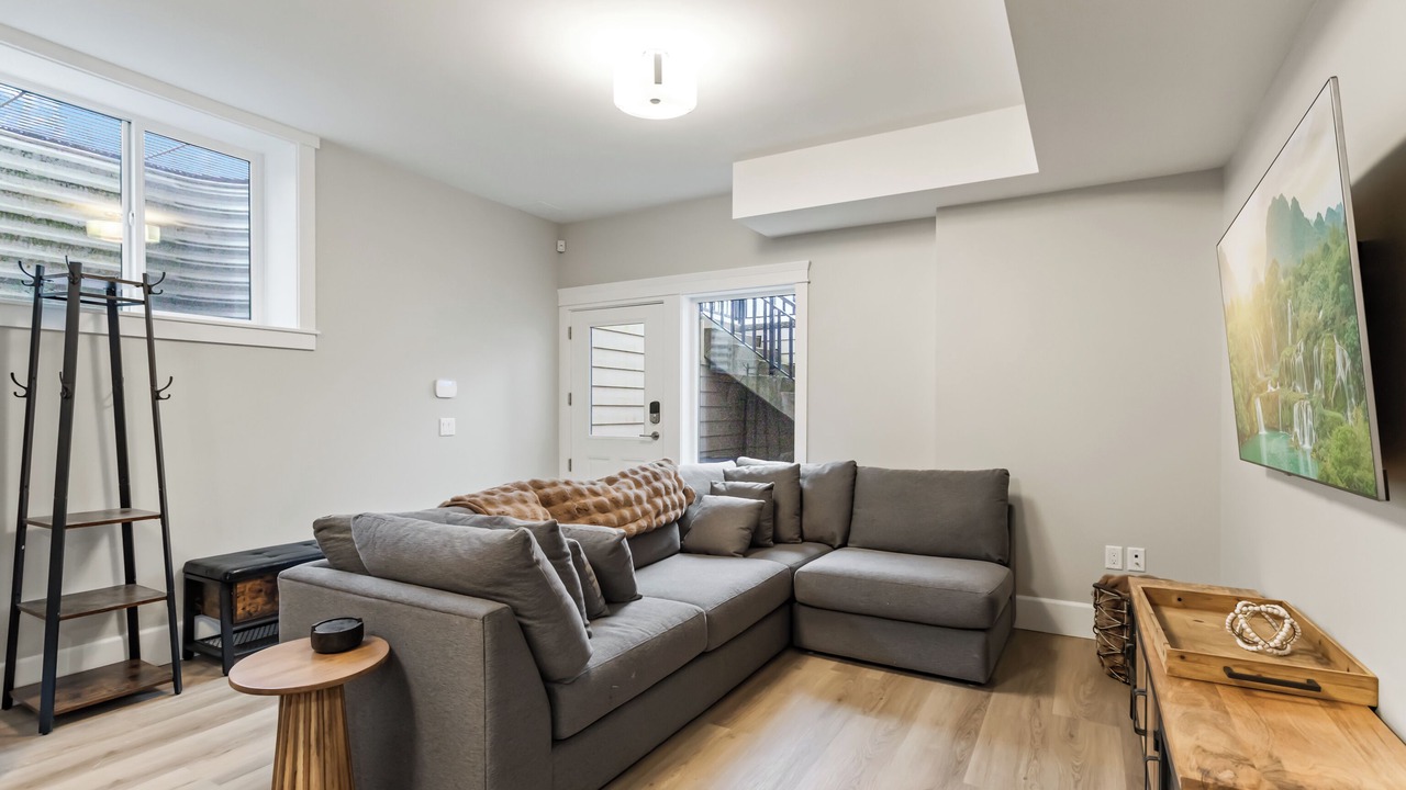 Photo of Livingroom in Langley