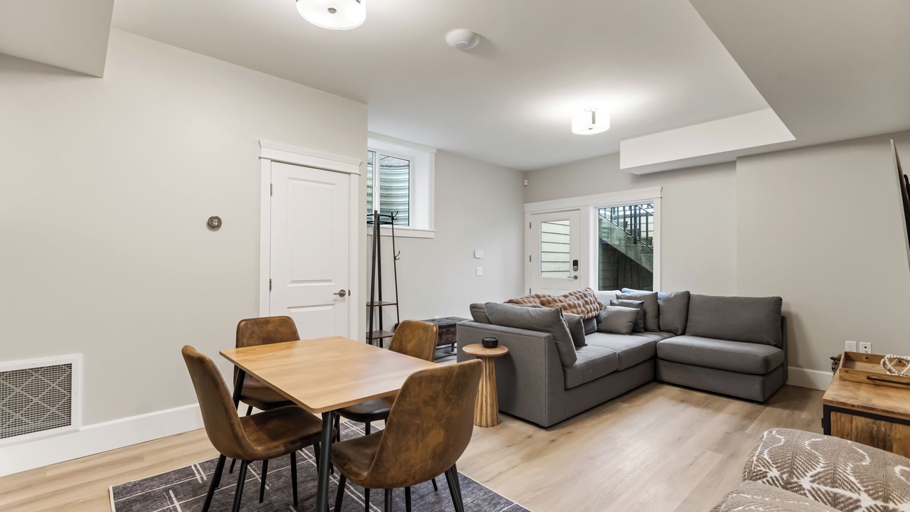 Photo of Livingroom in Langley