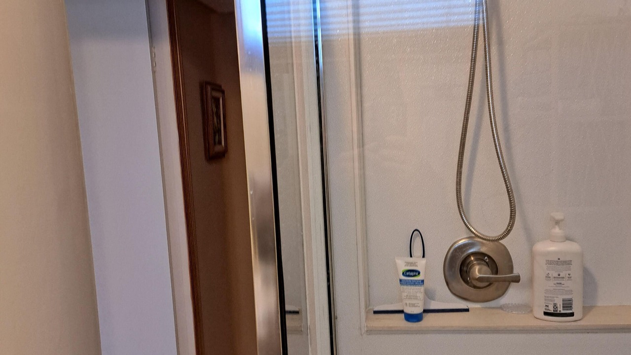 Photo of Bathroom in Division No. 8