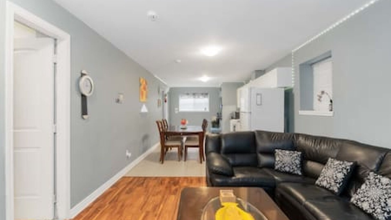 Photo of Livingroom in East Newton North