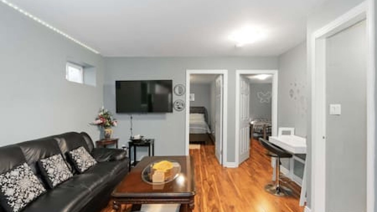 Photo of Livingroom in East Newton North