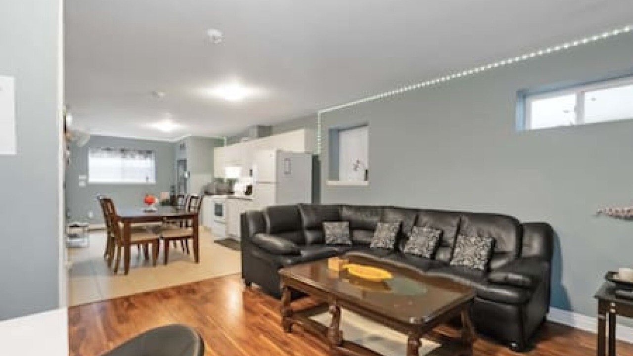 Photo of Livingroom in East Newton North