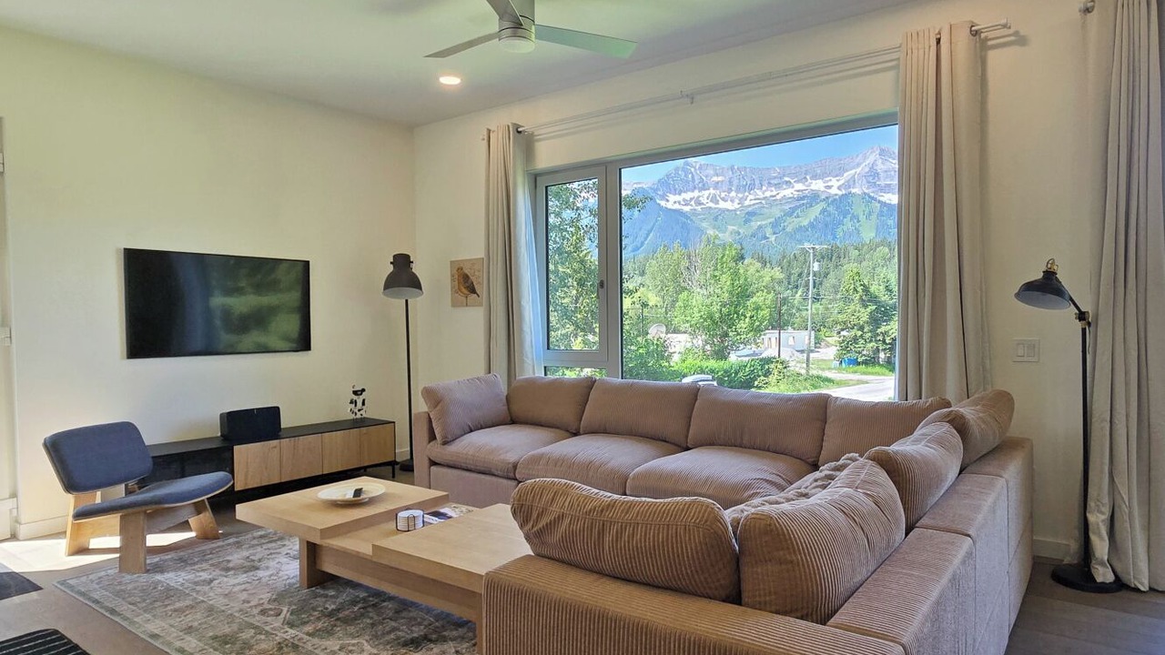 Photo of Livingroom in East Kootenay