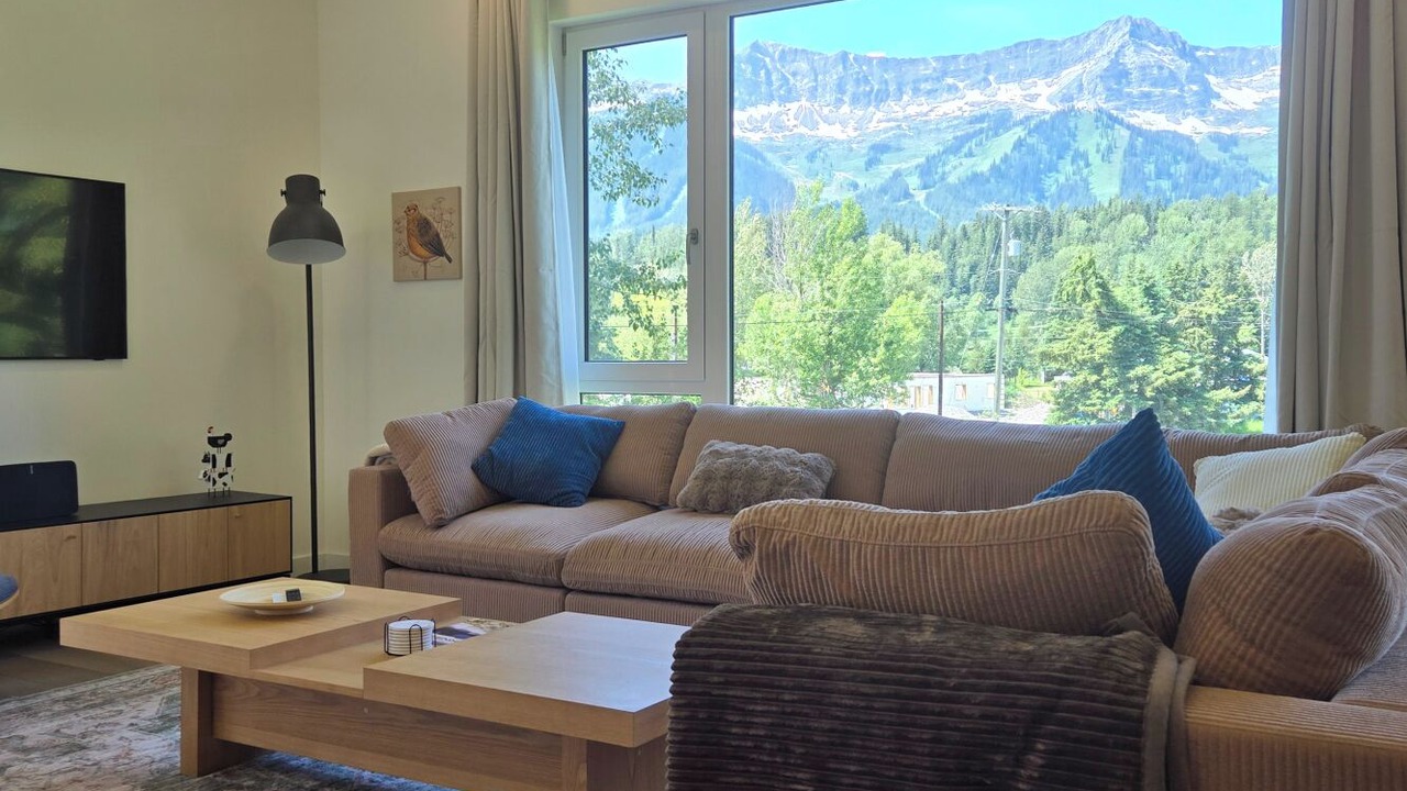 Photo of Livingroom in East Kootenay