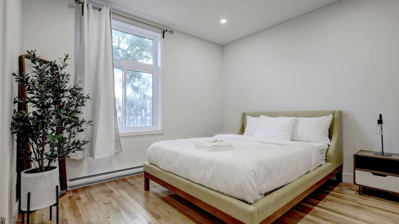 Photo of Bedroom in Cote-Des-Neiges—Notre-Dame-De-Grace