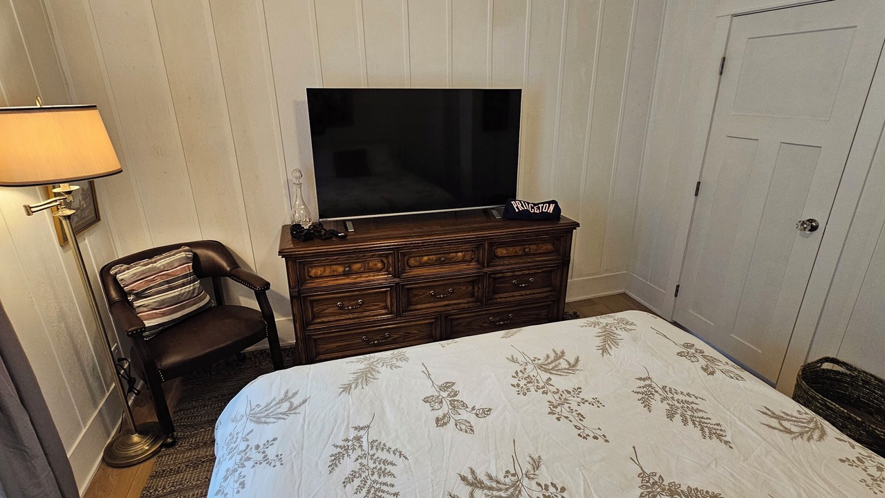 Photo of Bedroom in Okanagan-Similkameen
