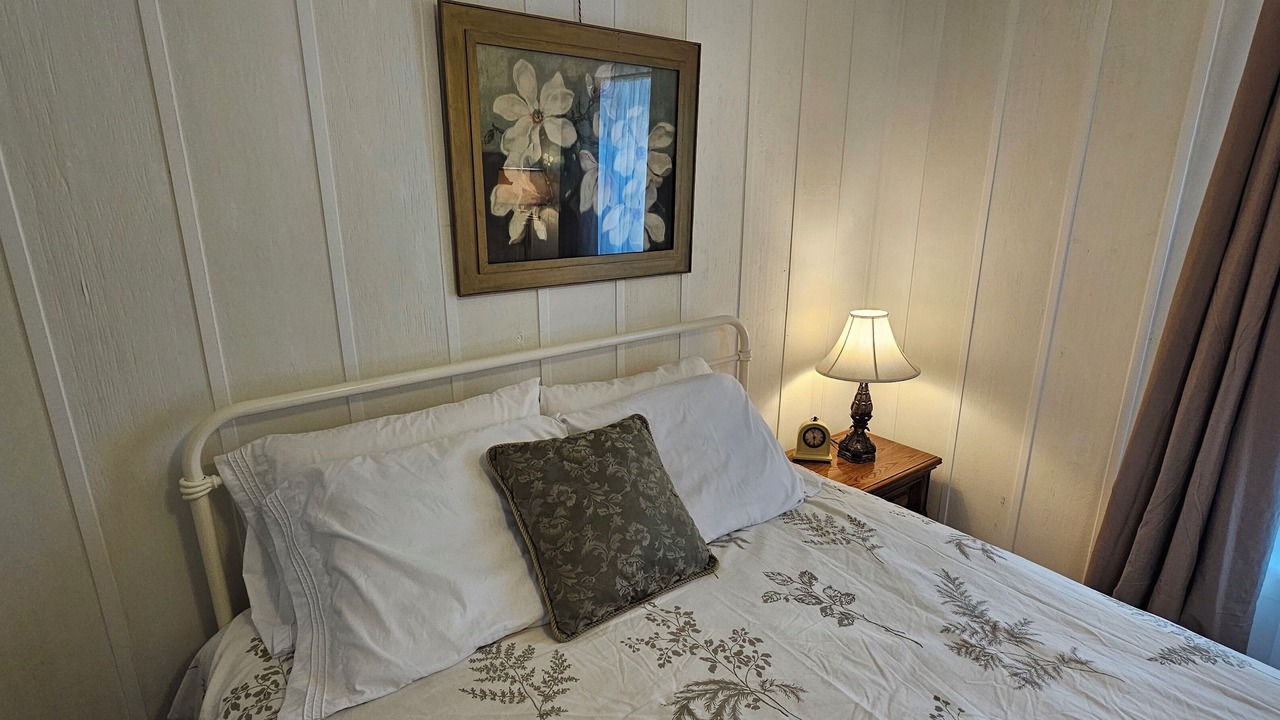 Photo of Bedroom in Okanagan-Similkameen