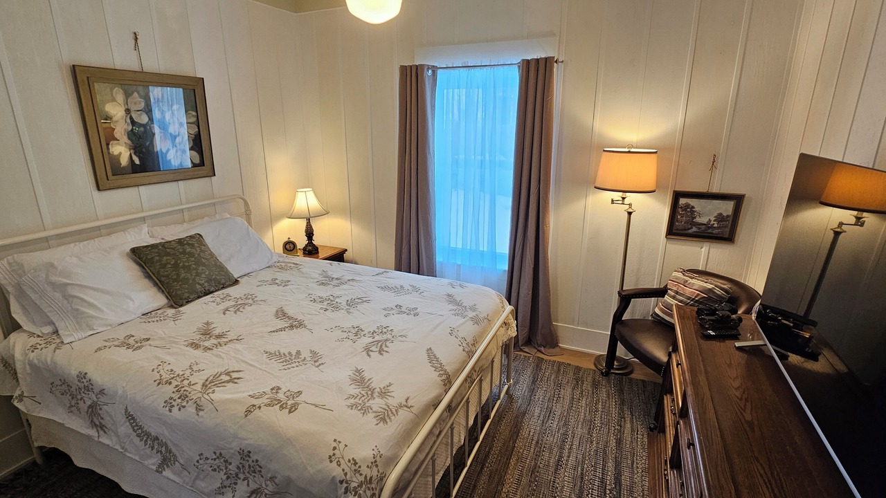 Photo of Bedroom in Okanagan-Similkameen