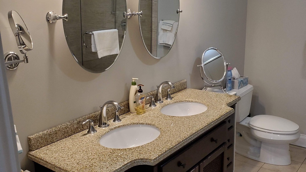 Photo of Bathroom in Queens Square