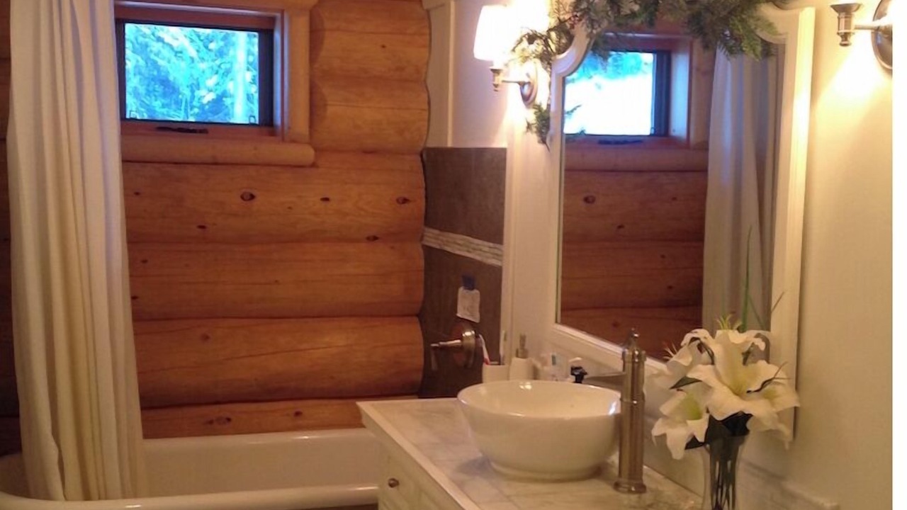 Photo of Bathroom in Pinantan Lake