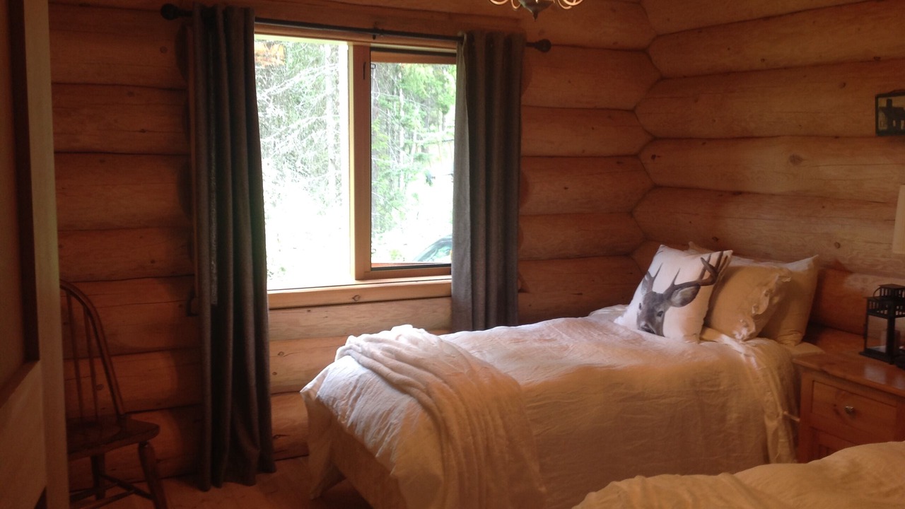 Photo of Bedroom in Pinantan Lake
