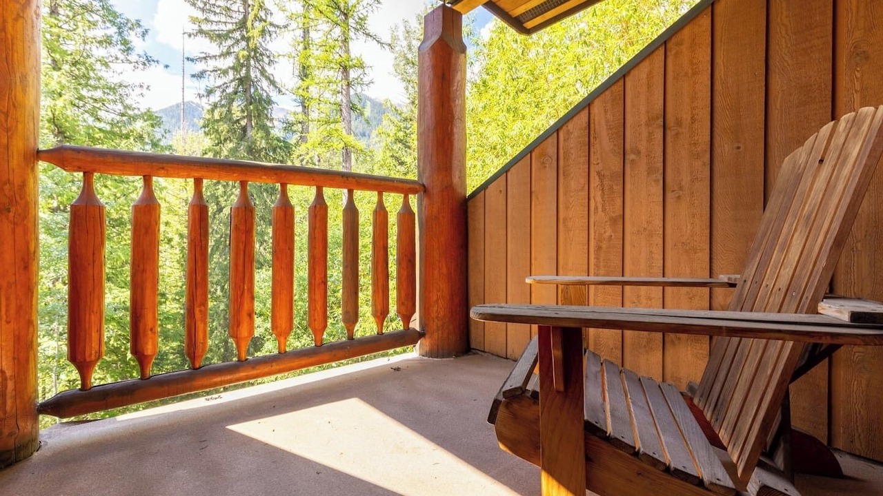 Photo of Patio Balcony in East Kootenay