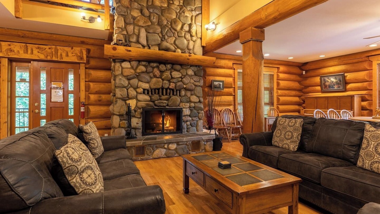 Photo of Livingroom in East Kootenay